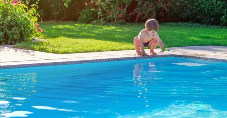 Piscine : 5 astuces incontournables pour éviter les drames